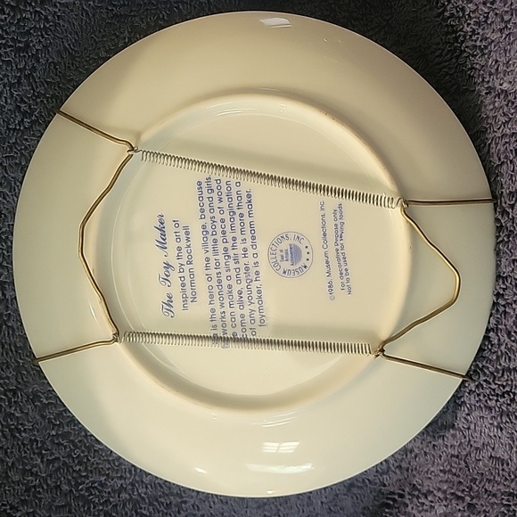 Norman Rockwell plate Inspired The Joy Maker by Museum Collections 1986, 6 1/2" - Picture 2 of 5